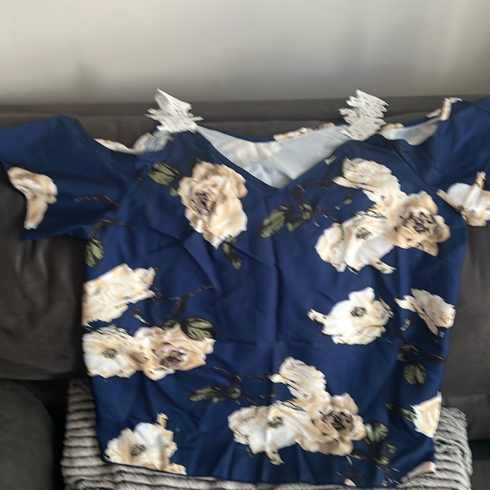 BRAND NEW!!! SHEIN; Flowered off the shoulder top size 0XL Curvy